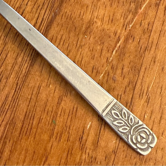 Vintage St. Regis Stainless Flatware Dinner Spoon Rose Leaves Floral Cottage - Picture 4 of 12